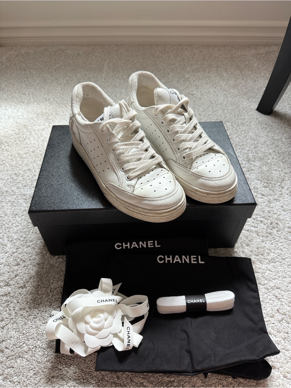 CHANEL White Leather Lace-Up Low Top Logo Sneakers EU 38.5 US 8.5 - Picture 1 of 10